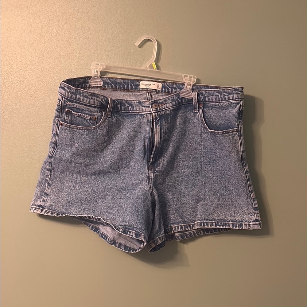 Abercrombie & Fitch Blue Jean High Rise Dad short